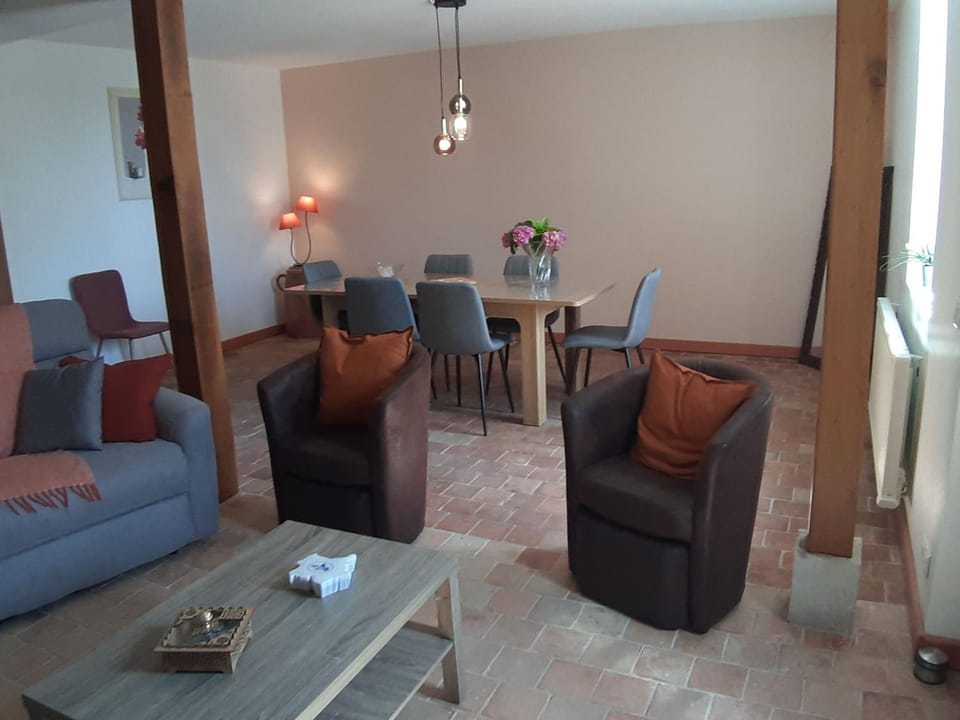 Gîte cosy près d'Orléans avec jardin, parking, et équipements complets - FR-1-590-252 House in Centre-Val de Loire