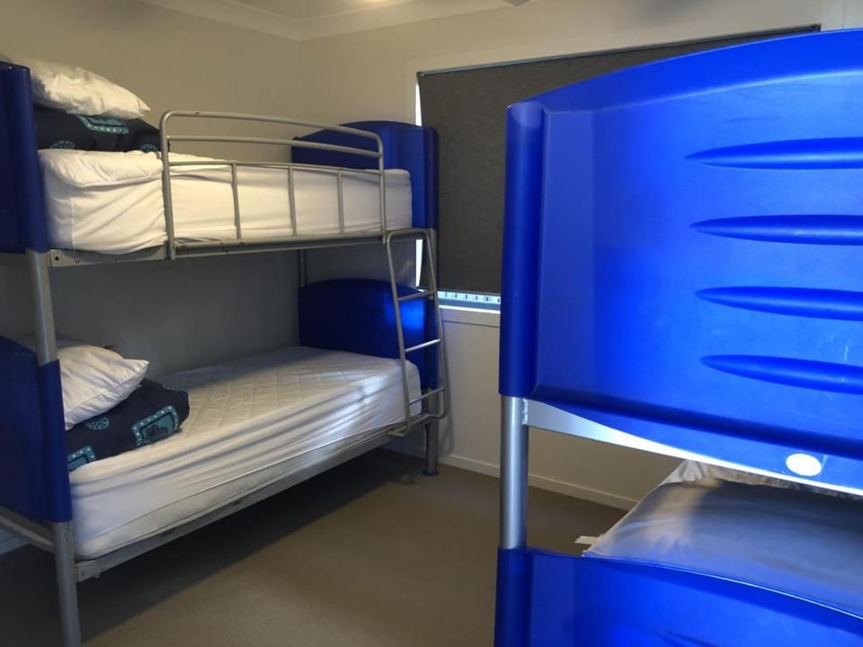 Bedroom, bunk bed