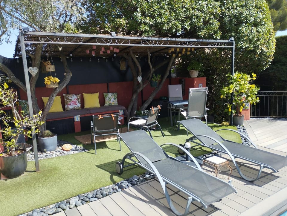 Patio, Garden, sunbed