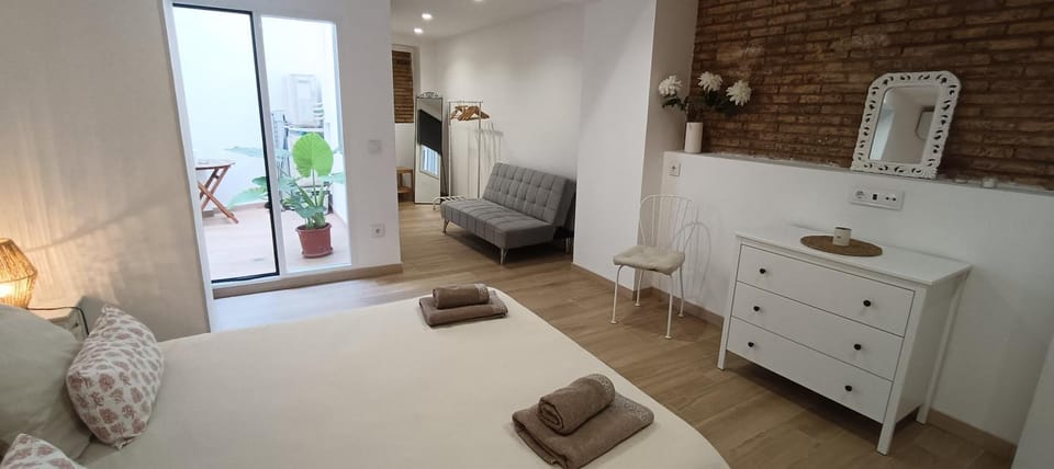 Holiday Hanna’s House Apartment in Valencia