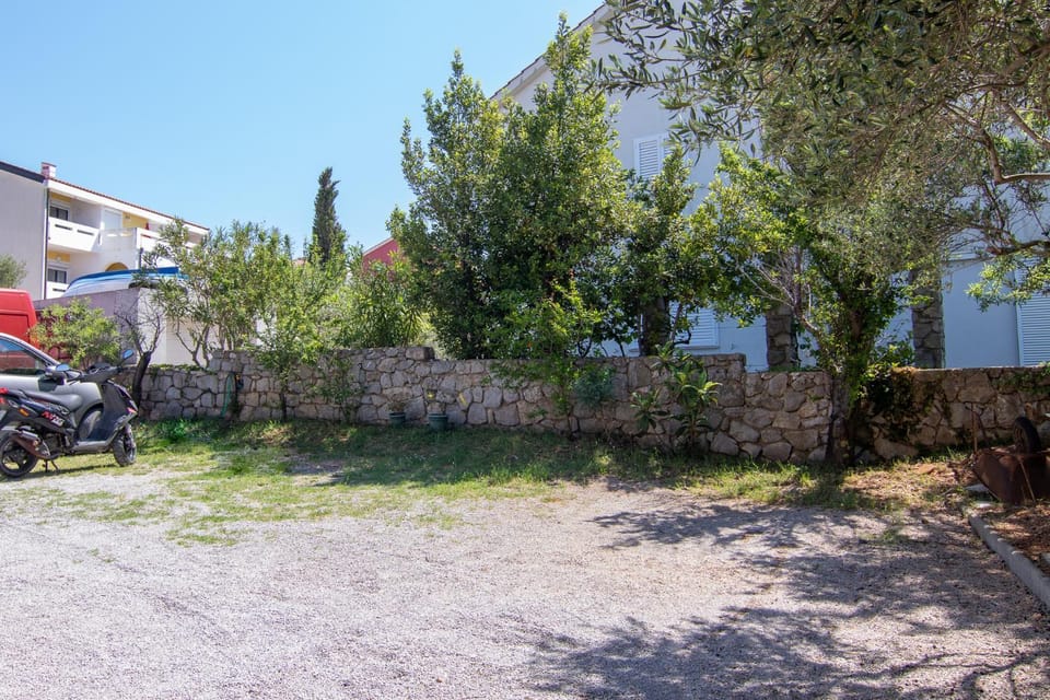 Garden, Parking