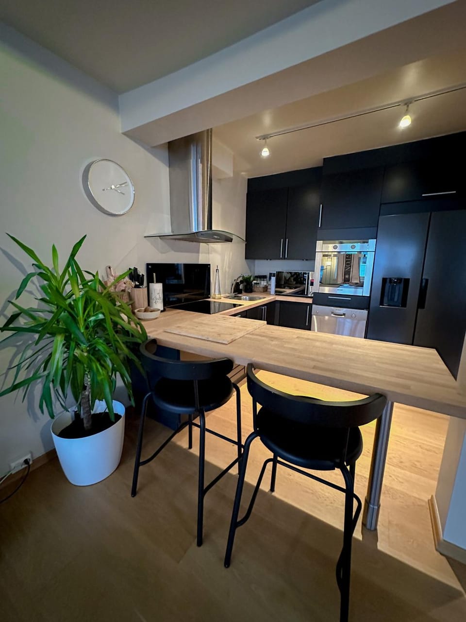 Kitchen or kitchenette, Dining area, dishwasher, minibar, pet friendly, stove