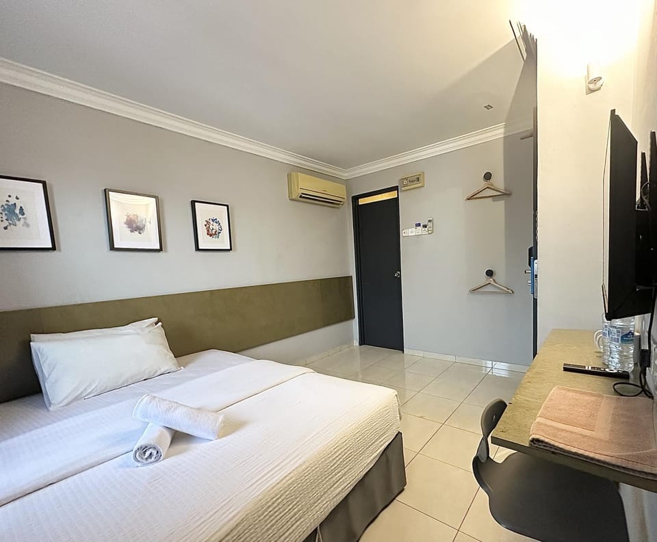 Bed, Bedroom, air conditioner