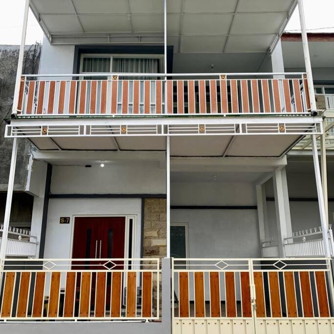 Facade/entrance, Balcony/Terrace