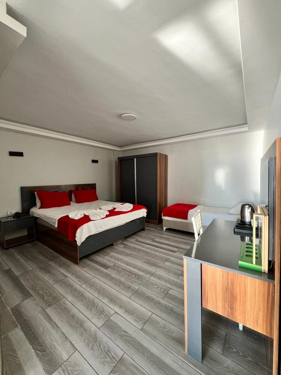 Bed, Photo of the whole room, Bedroom, towels