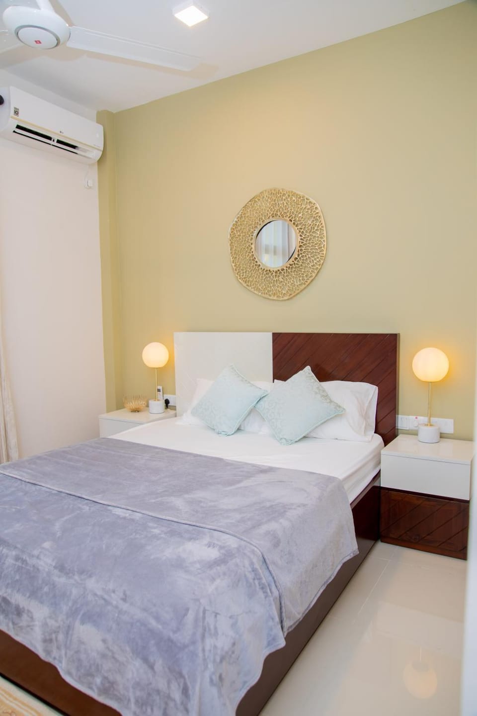 Photo of the whole room, Bedroom