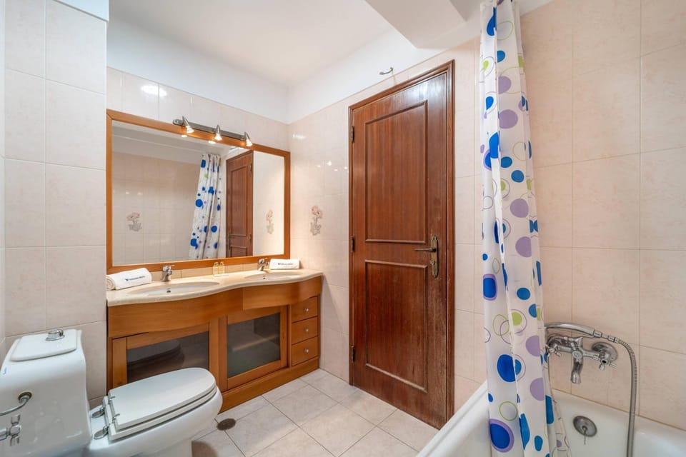 Quarteira Beach - 2 D by HelloVacations Apartment in Quarteira