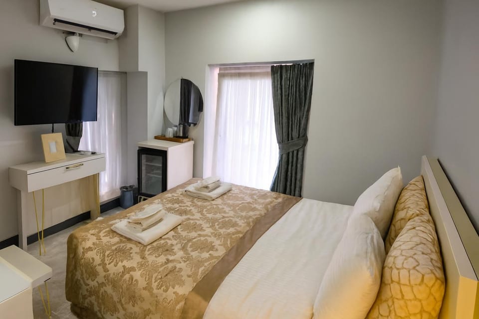 Bed, TV and multimedia, Photo of the whole room, Bedroom, air conditioner
