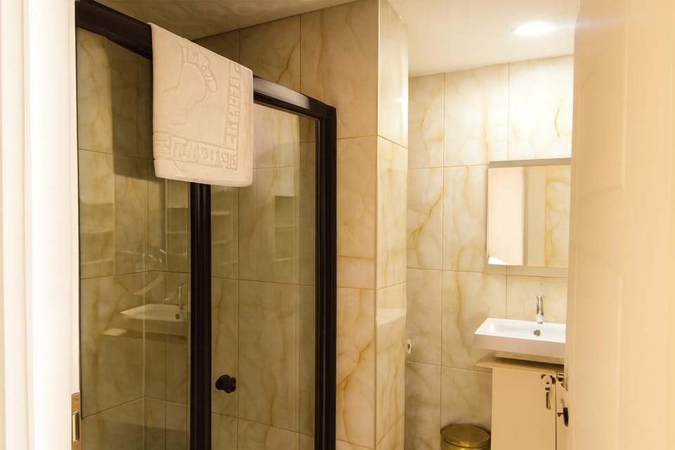 Shower, Bathroom, towels