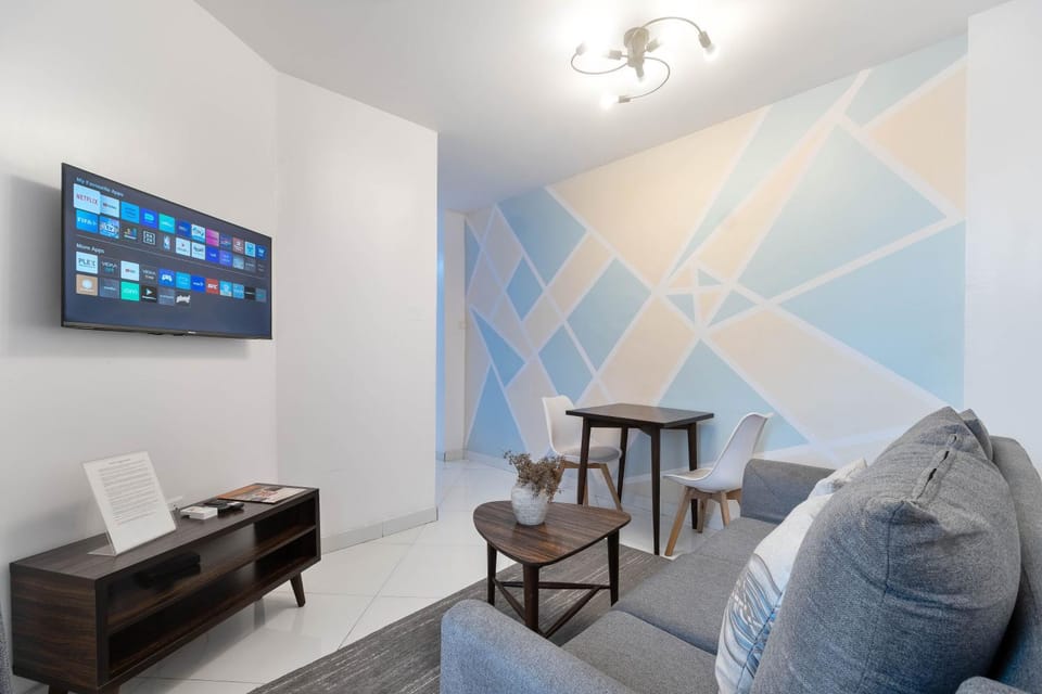 Communal lounge/ TV room, TV and multimedia, Living room, Seating area, Evening entertainment