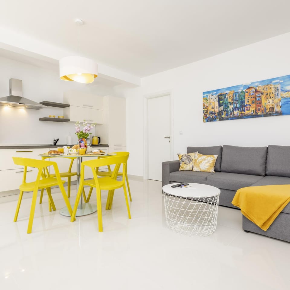 TV and multimedia, Living room, Dining area