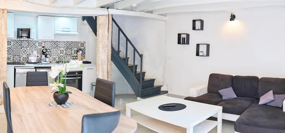 Kitchen or kitchenette, Living room, Dining area, minibar, pet friendly, stove