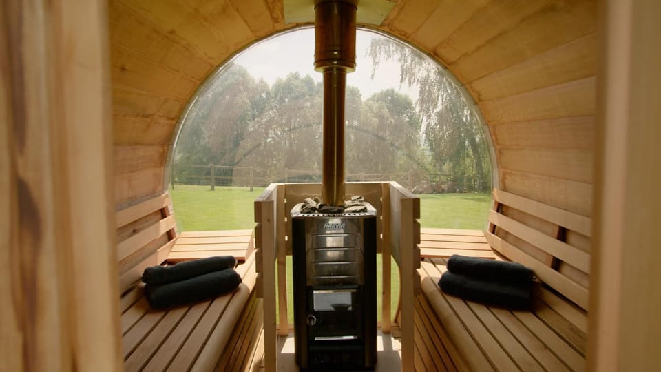 Massage, Solarium, Steam room, Fitness centre/facilities