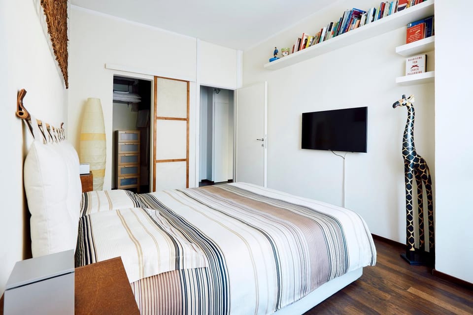 Bed, Bedroom, furniture, wardrobe, air conditioner