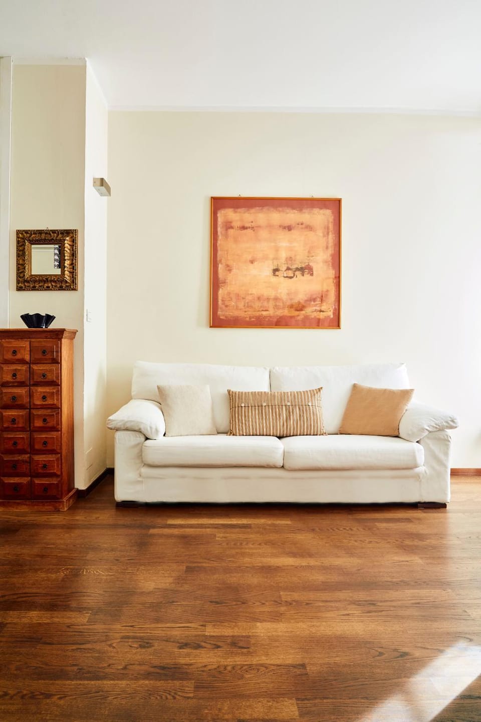 Living room, locker, air conditioner