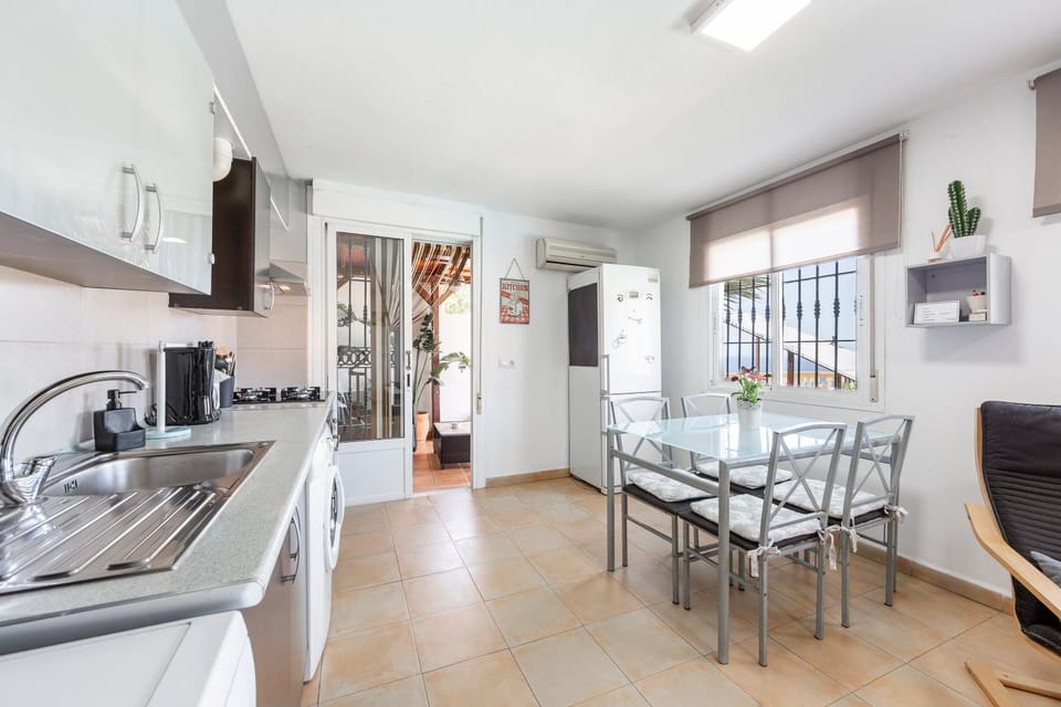 Property building, Kitchen or kitchenette, Living room
