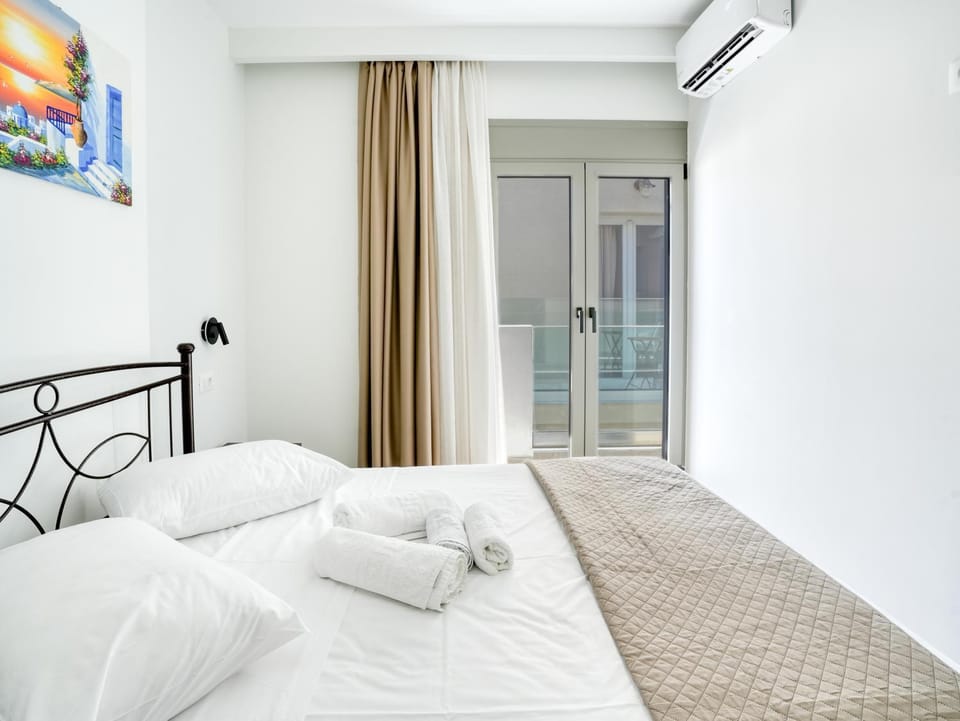 Bed, Bedroom, towels, air conditioner