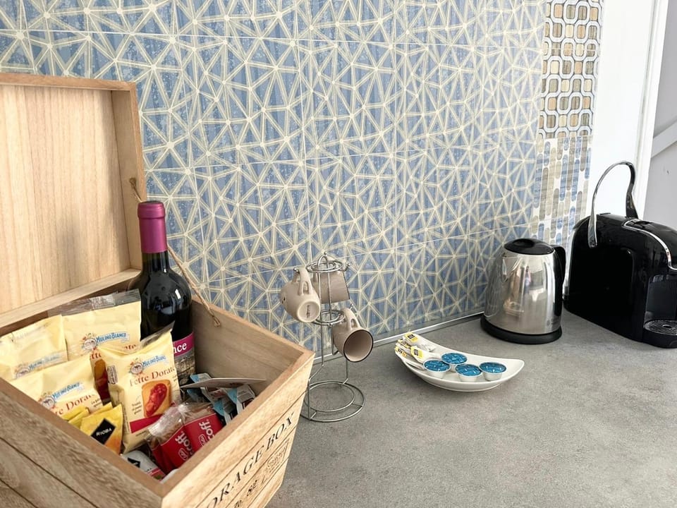 Coffee/tea facilities, Kitchen or kitchenette, Alcoholic drinks
