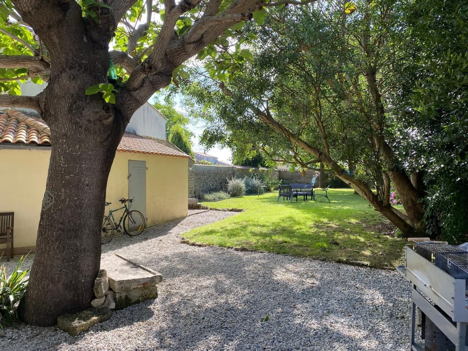 Villa Paulownia - à 1,2km des plages - tout confort au coeur du bourg Villa in Pays de la Loire