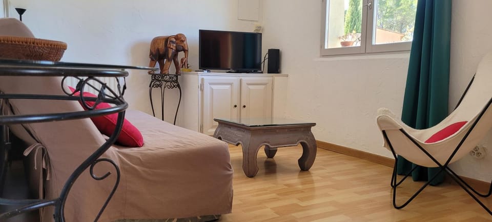 Appartement dans une villa au cœur de la Provence Apartment in French Riviera