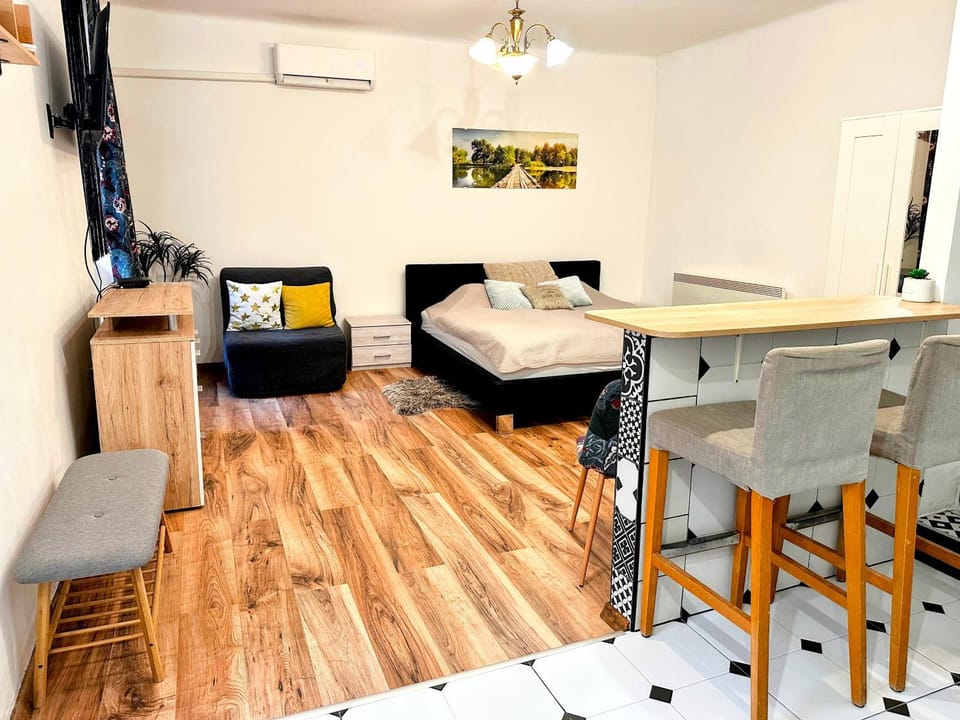 Bed, Photo of the whole room, Bedroom, air conditioner