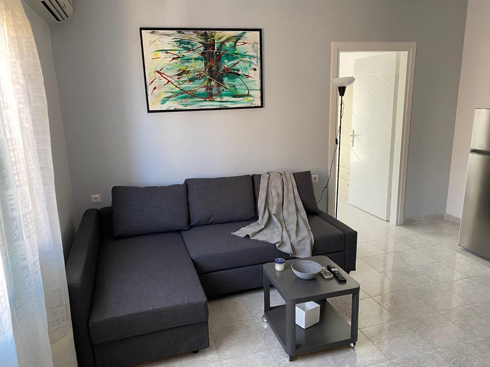 Paraskevi's Apt - City Center w/ Lovely Park View Apartment in Rhodes