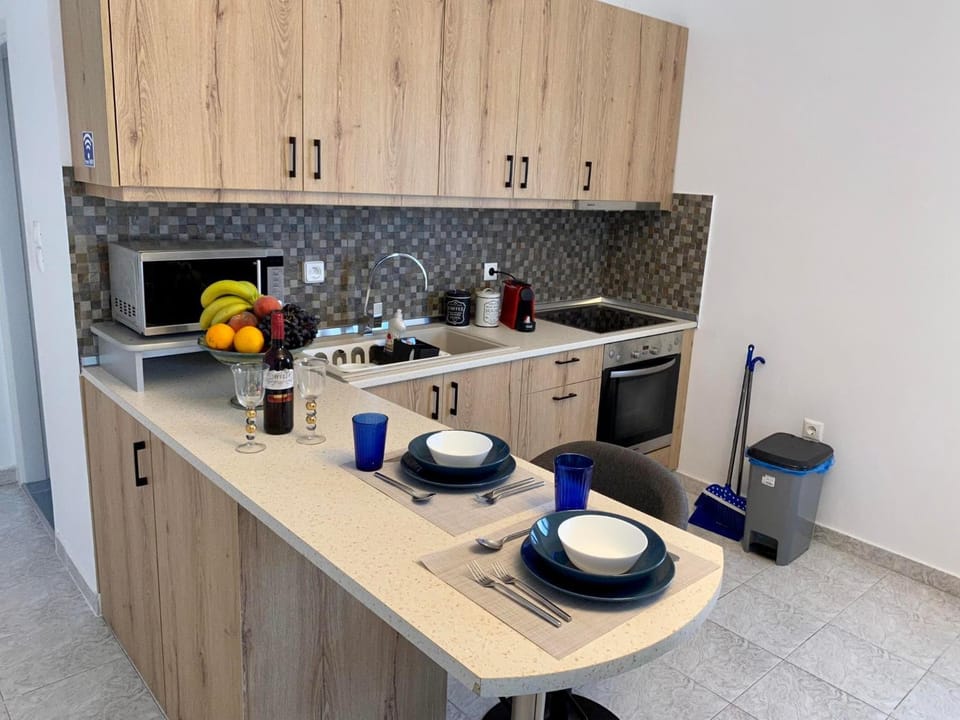 Paraskevi's Apt - City Center w/ Lovely Park View Apartment in Rhodes