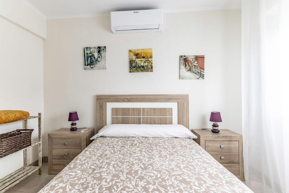 Bed, Photo of the whole room