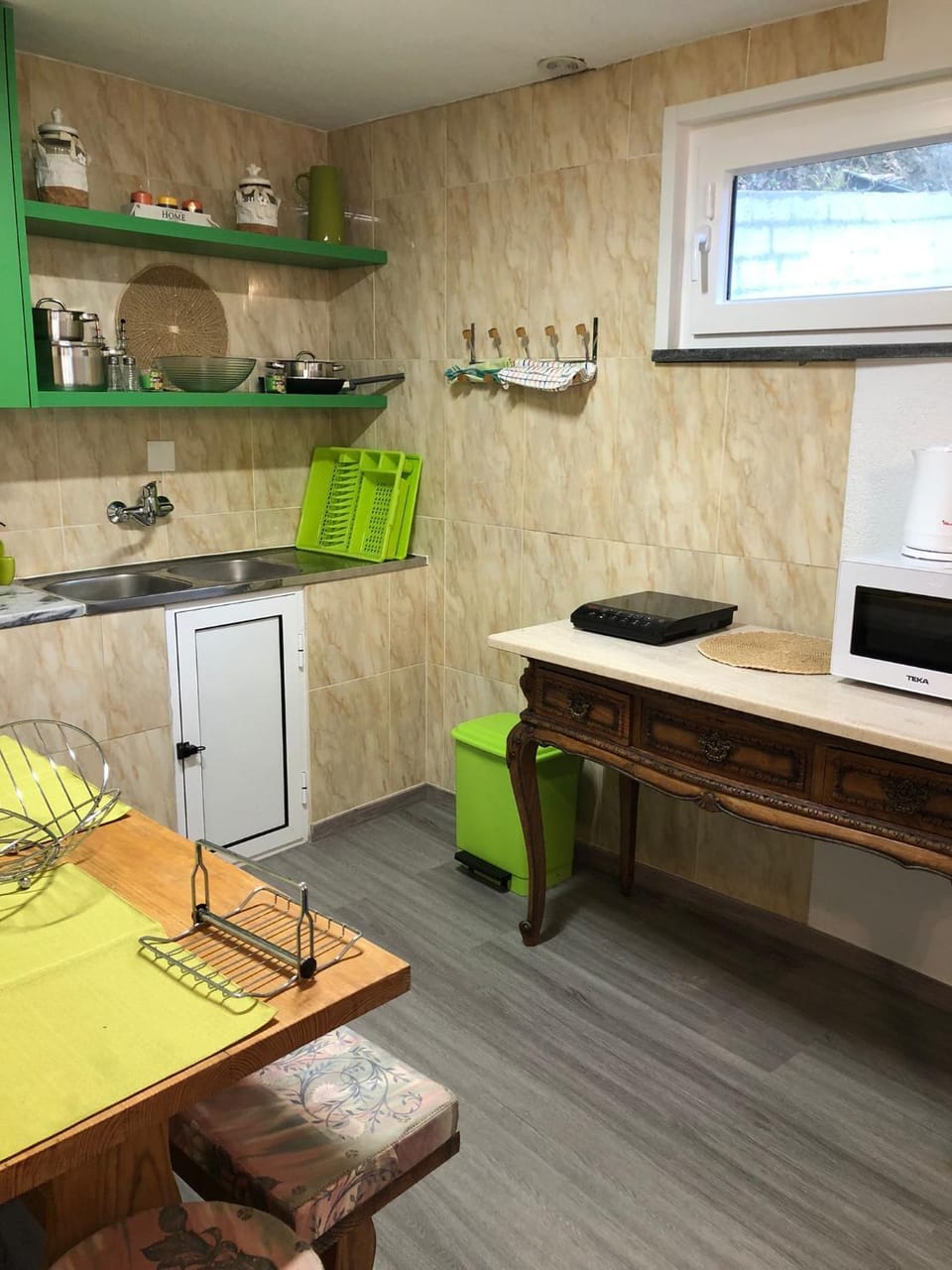 Kitchen or kitchenette, Meeting/conference room