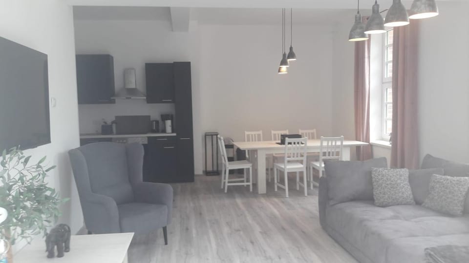 Kitchen or kitchenette, Living room, Seating area, Dining area