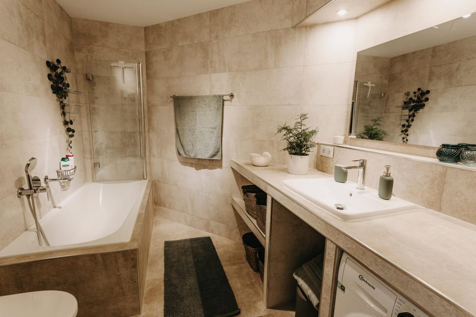 Bathroom, Bath, towels