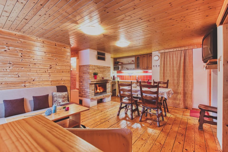 Communal lounge/ TV room, Kitchen or kitchenette, Living room, Dining area