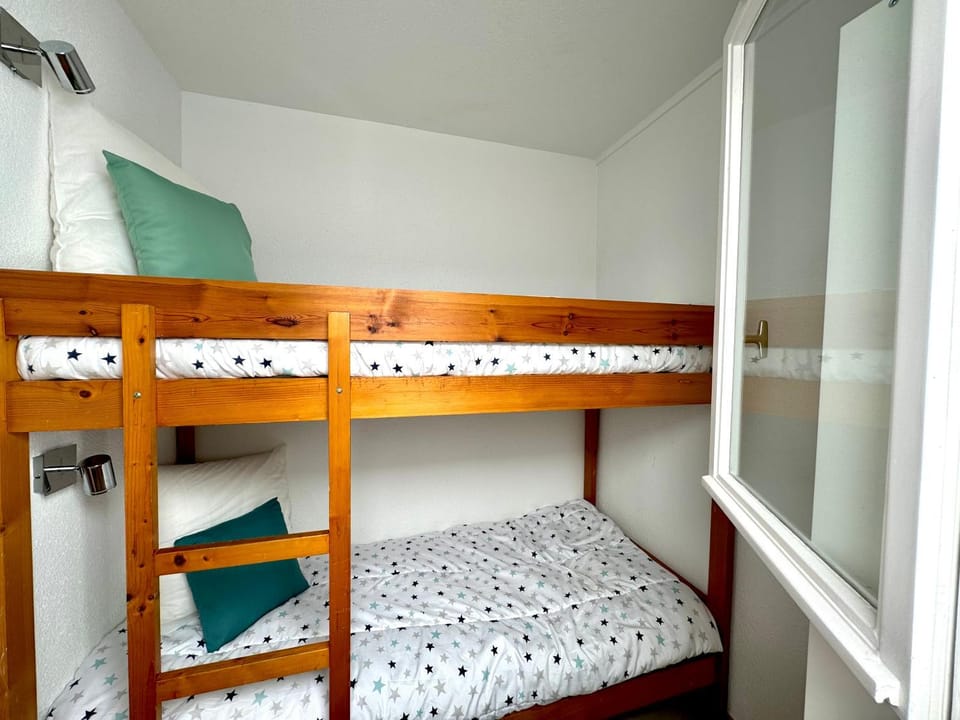 Bed, Photo of the whole room, Bedroom, children, children, bunk bed, Family, Family, wardrobe