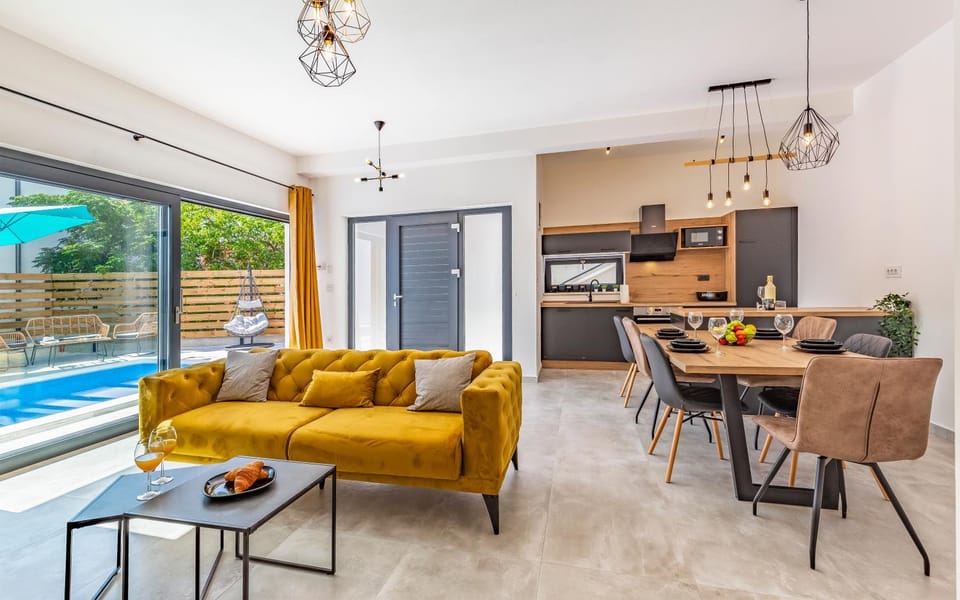 Kitchen or kitchenette, Living room, Seating area, Dining area, Pool view, Swimming pool, minibar, pet friendly, sunbed