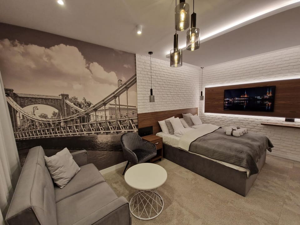 Bed, TV and multimedia, Living room, Seating area, Bedroom