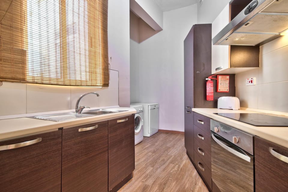 Kitchen or kitchenette, pet friendly, toaster, washing machine