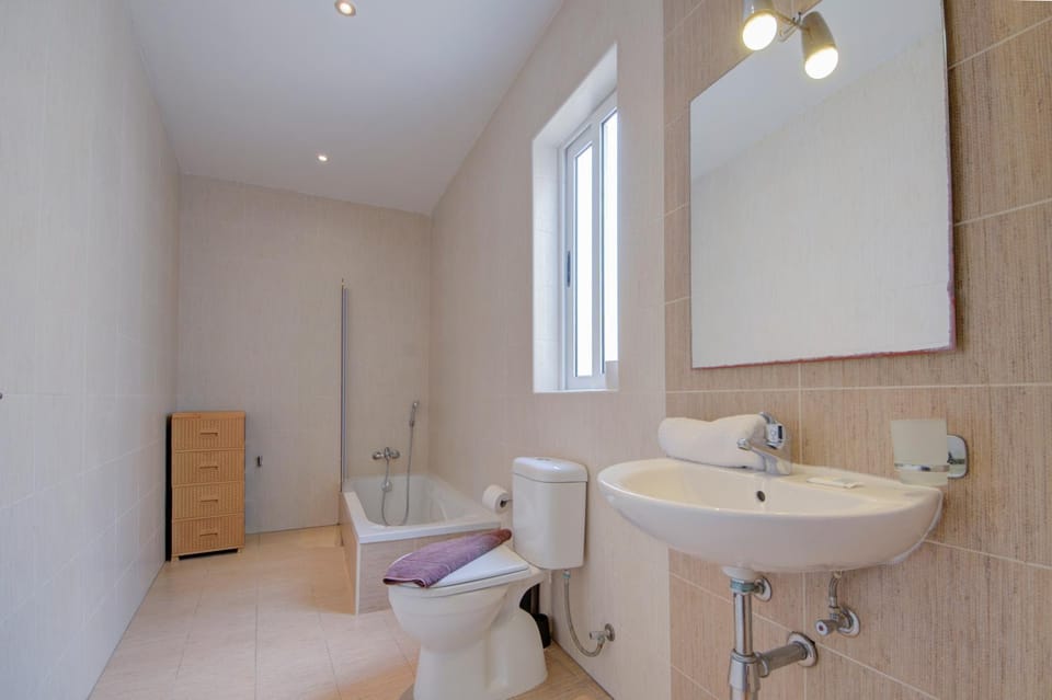 Stylish Sliema Apartments & Penthouse with Seaviews and Jacuzzis Apartment in Sliema