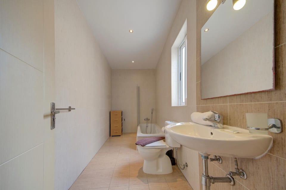 Stylish Sliema Apartments & Penthouse with Seaviews and Jacuzzis Apartment in Sliema