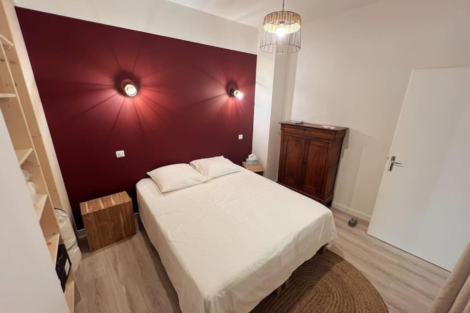 Bed, Photo of the whole room, Bedroom