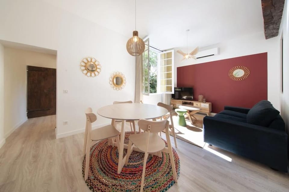 Living room, Dining area