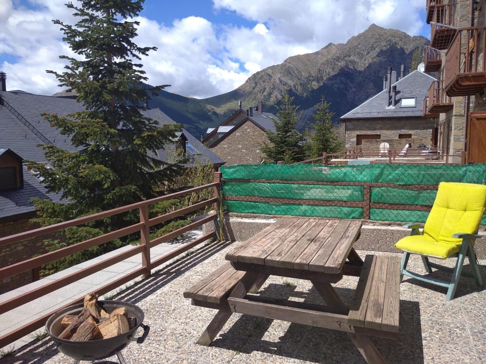 Balcony/Terrace, Mountain view