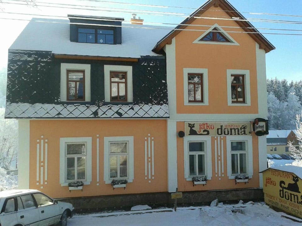 Facade/entrance