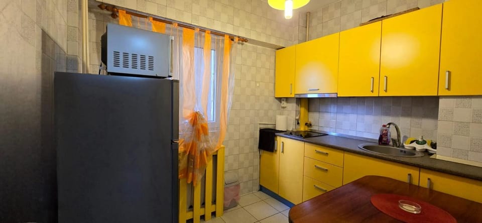 Kitchen or kitchenette, oven, stove