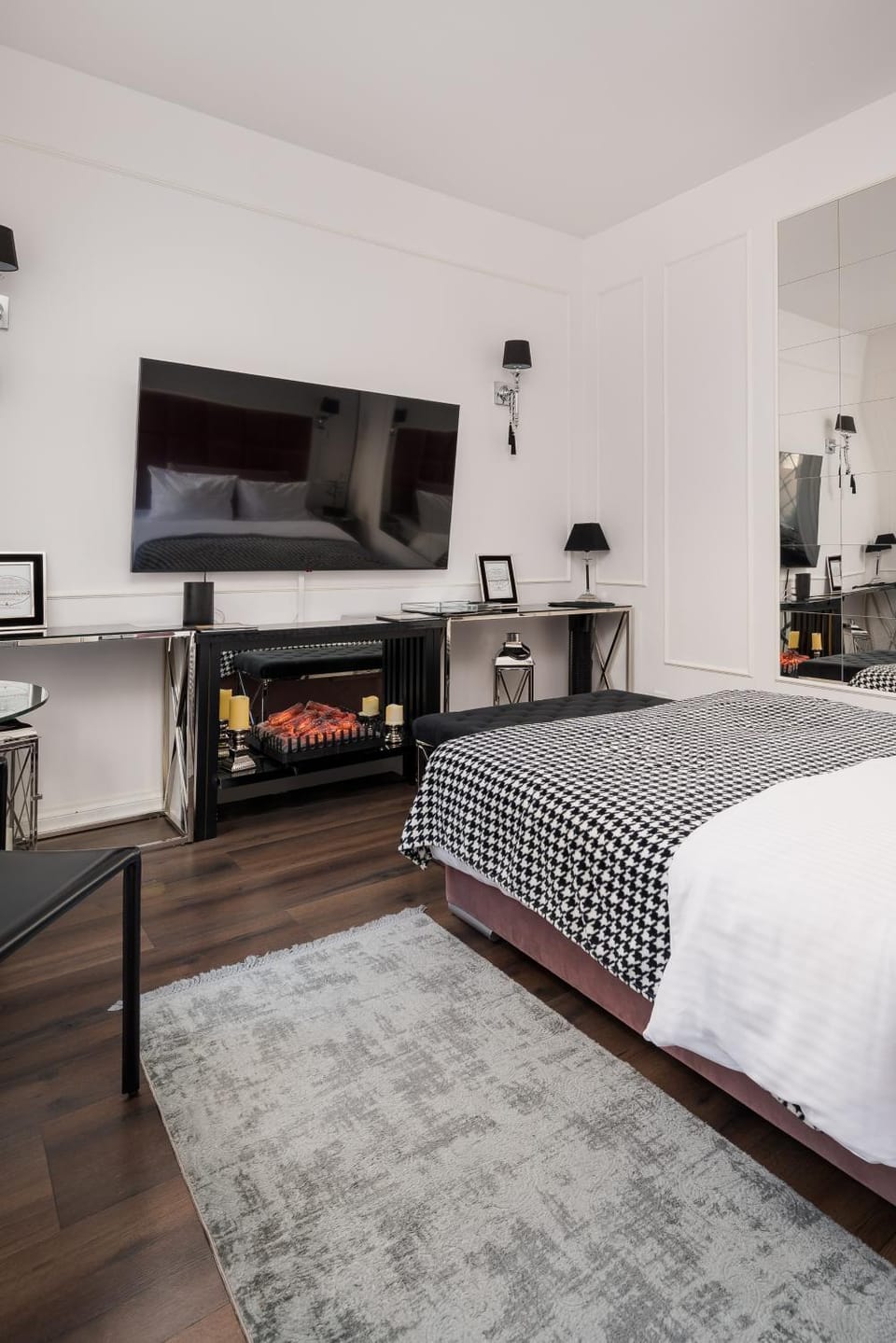 Communal lounge/ TV room, Bed, TV and multimedia, Photo of the whole room, Evening entertainment, Bedroom
