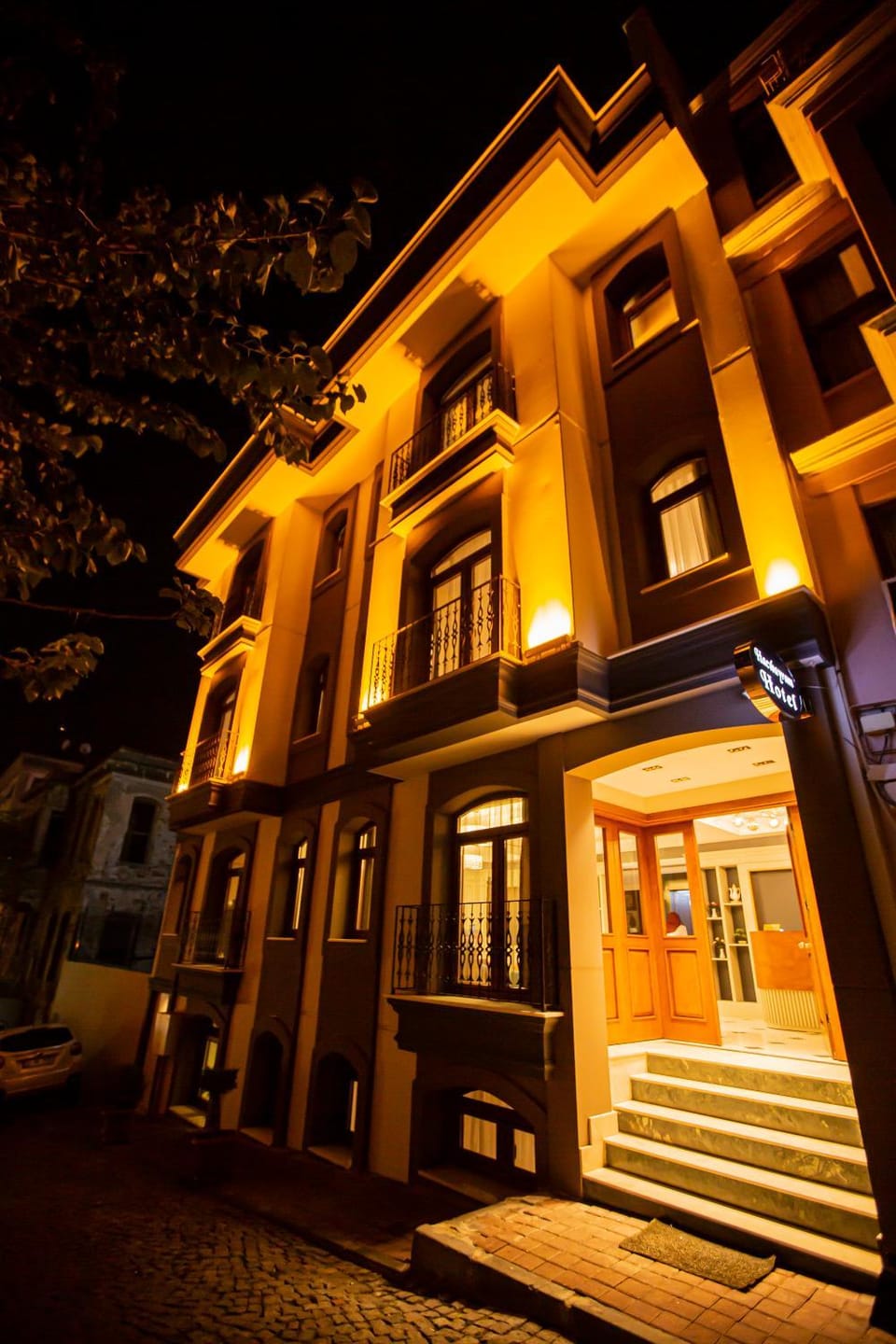Facade/entrance