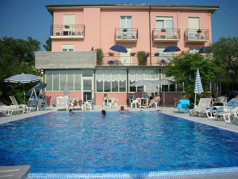 Property building, Day, Business facilities, Swimming pool, Swimming pool