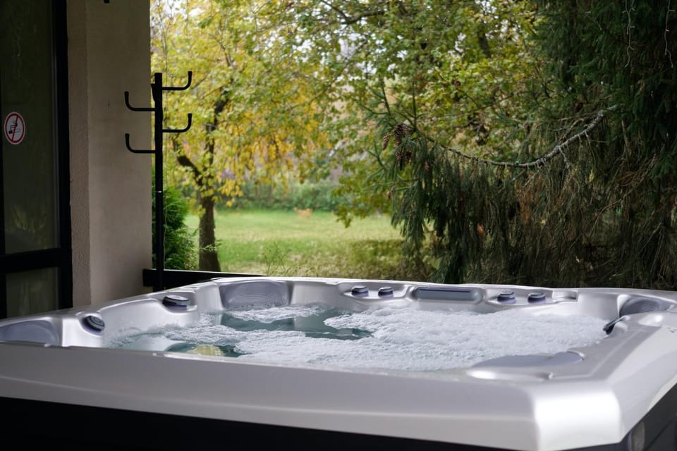 Patio, Hot Tub, Balcony/Terrace, Autumn