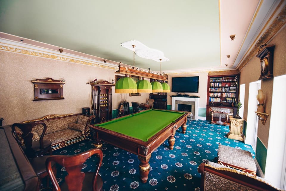 Traditional Log Cabin next to Harry Potter Studios Cabin in Watford