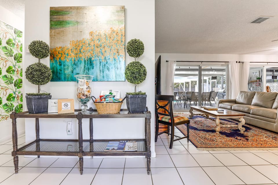 'Tropical Landing' Stuart Home w/ Pool + Grill! House in Stuart