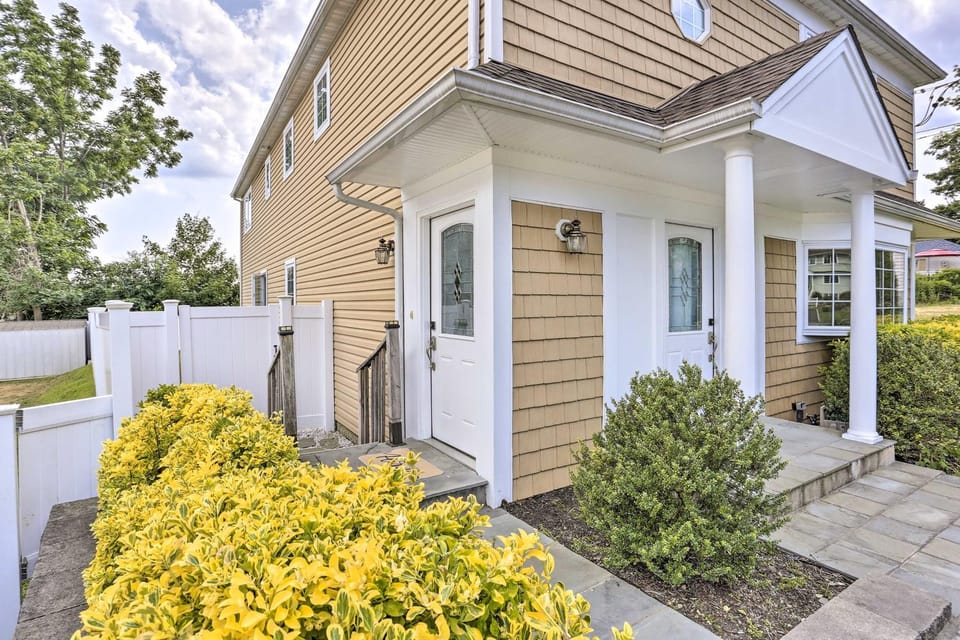 Ideally Located Glen Cove Apartment! Apartment in Long Island